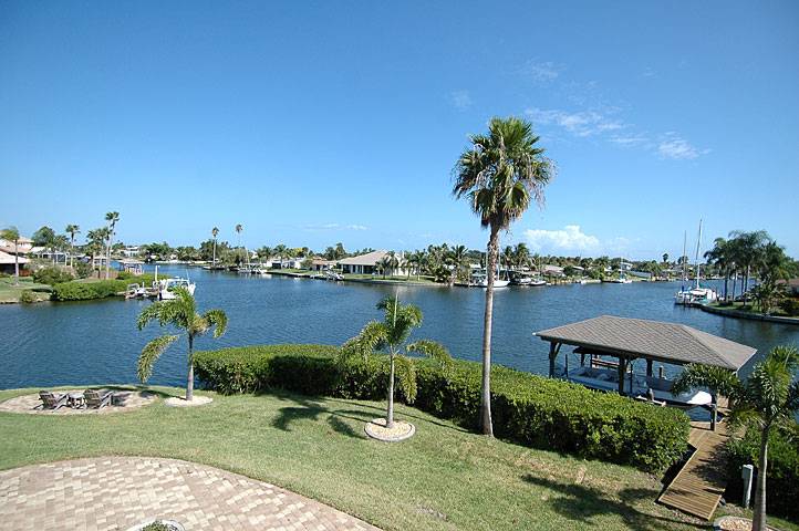 Lansing Island Indian Harbour Beach Florida - An Exclusive private gated luxury home/estate community off central Florida's east coast. Canalfront and riverfront (Intracoastal Waterway) estates available. Lansing Island Indian Harbour Beach is on Florida's central east coast only 50 minutes to Orlando International Airport, and Disney/Orlando theme parks